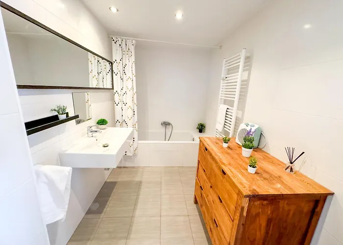 El Halcon Del Pirineo Comotucasa *