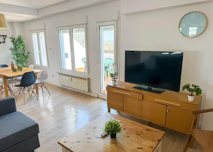 El Halcon Del Pirineo Comotucasa Huesca